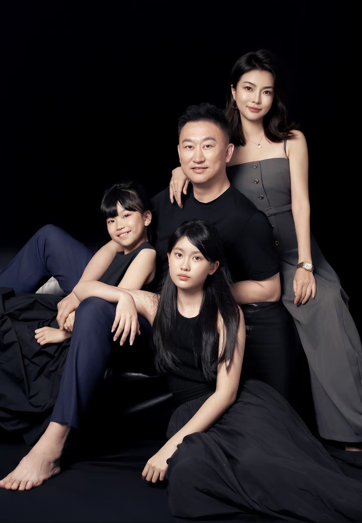 刘维伟妻子：所谓的“刘母声明”太假！谁家协议离婚了还拍全家福